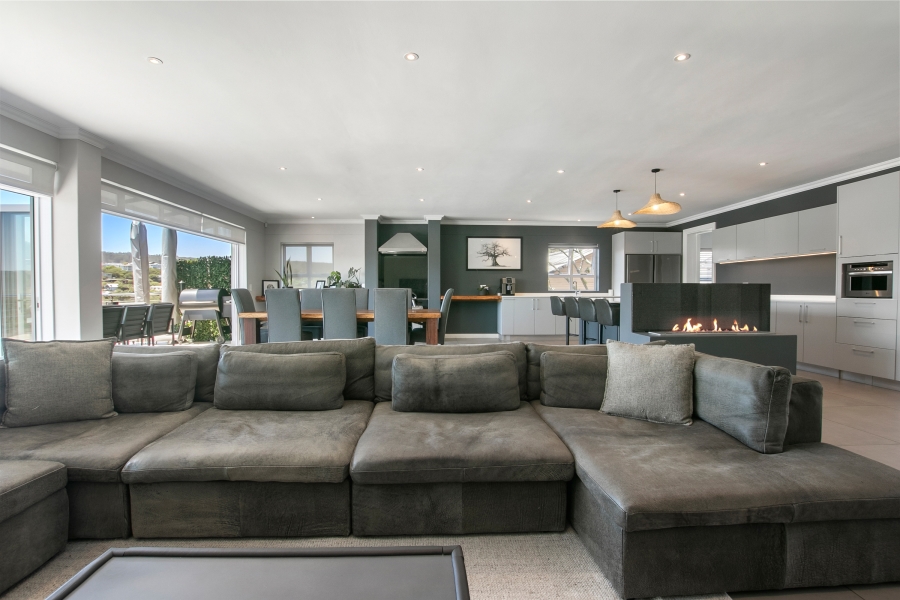 4 Bedroom Property for Sale in Kingfisher Creek Western Cape